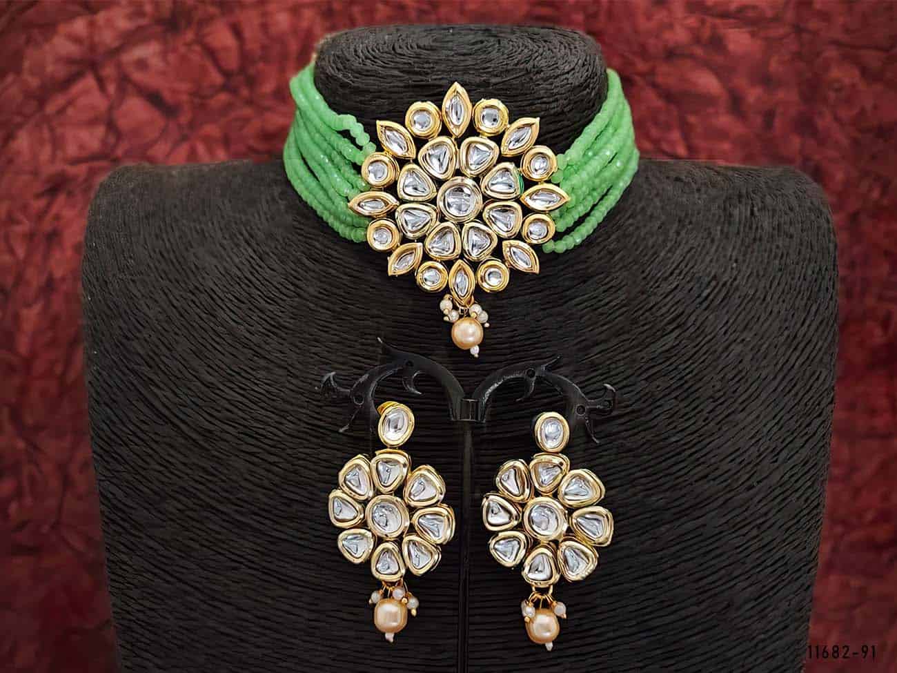 kundan necklace set with flower shape kundan design