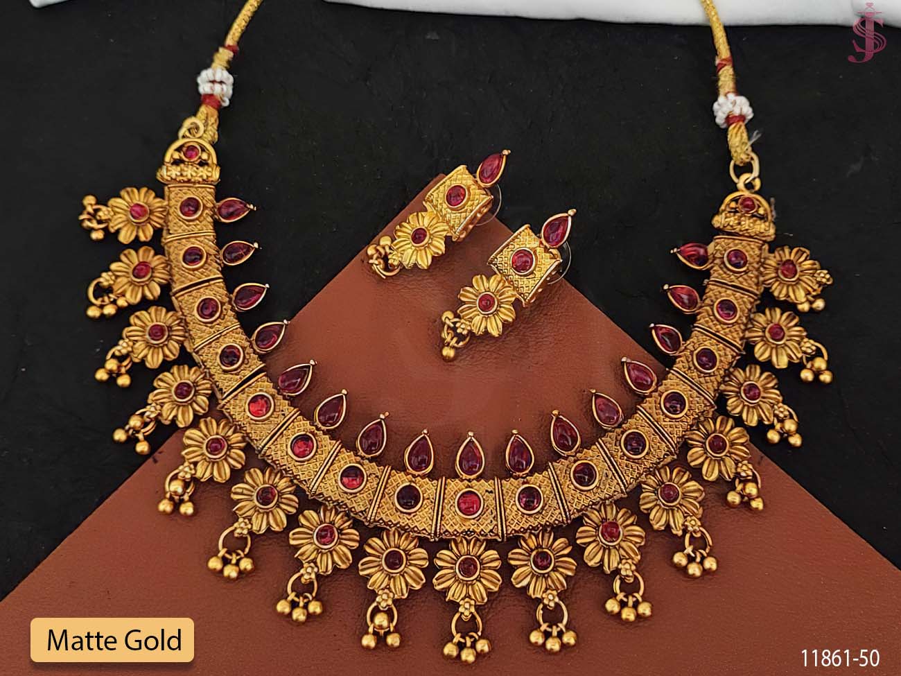 Rajwadi polish kemp short necklace set