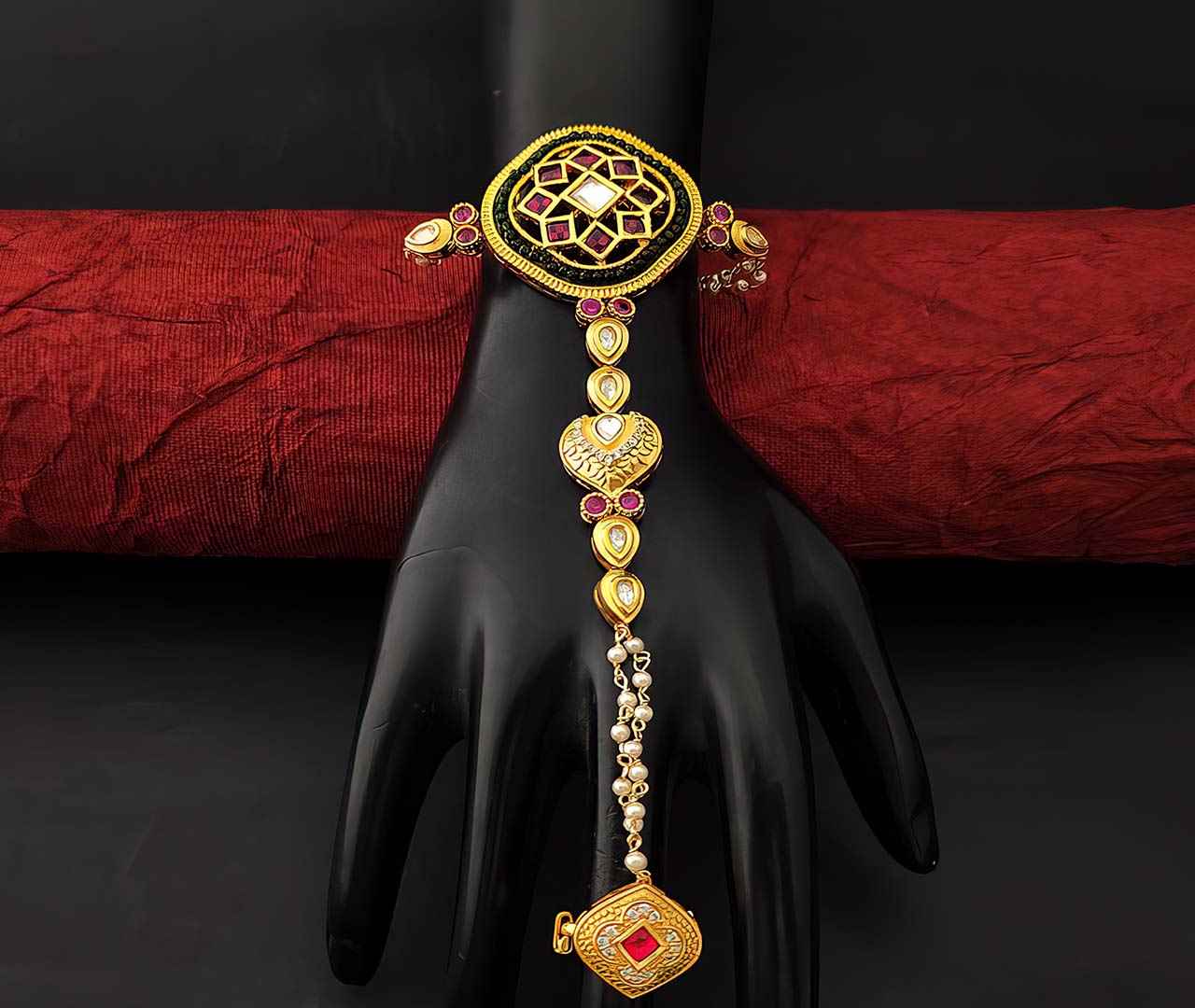 Polki haath paan with beautiful paan shape design attached with big designer round shape with polki chain