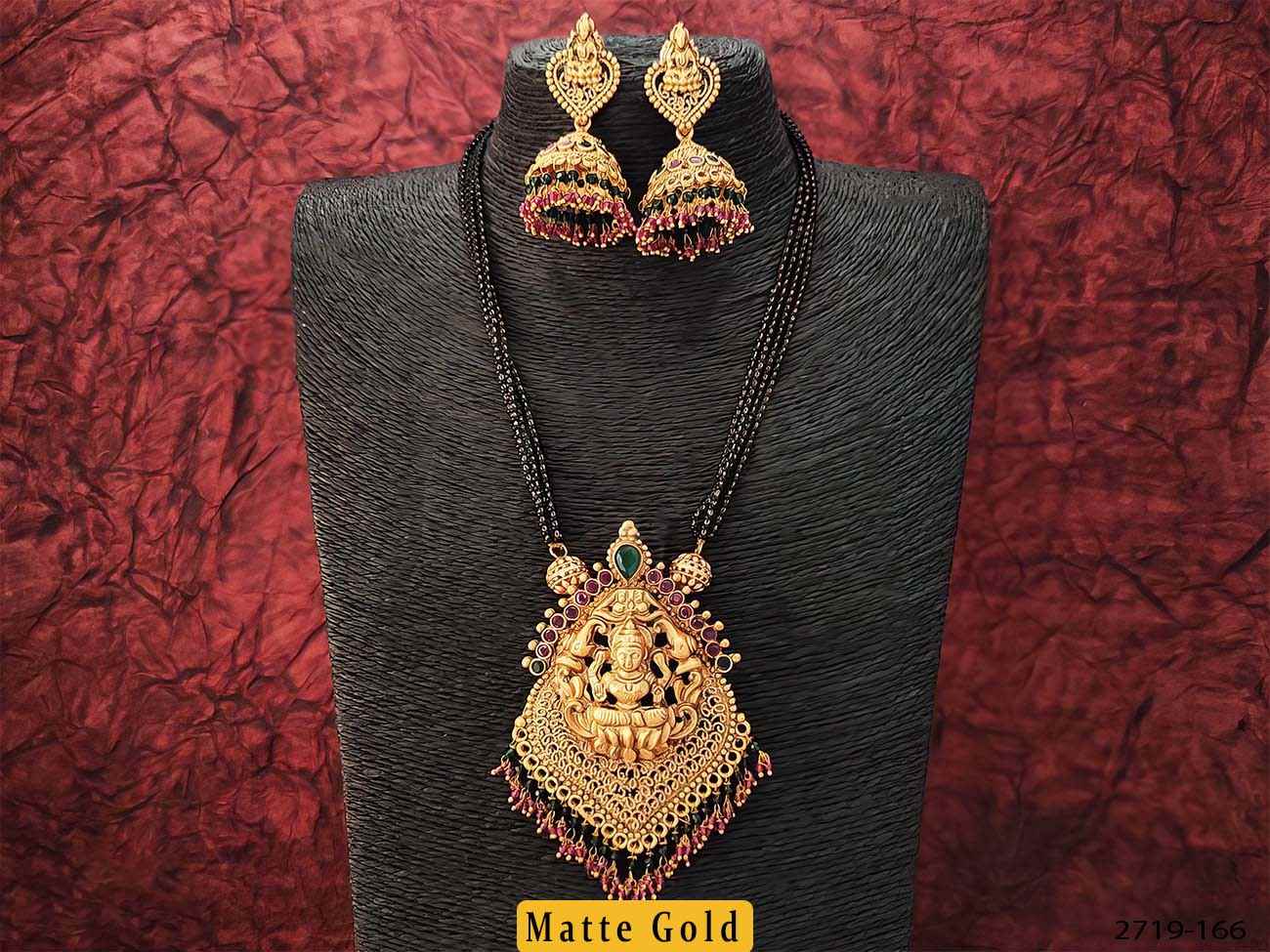 god laxmi designer pendant set with matching earring for traditional wear