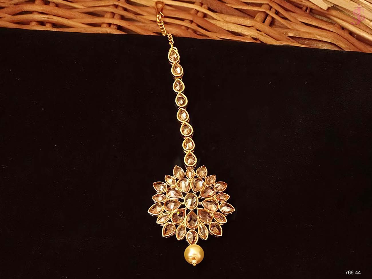 kundan style antique maang tikka