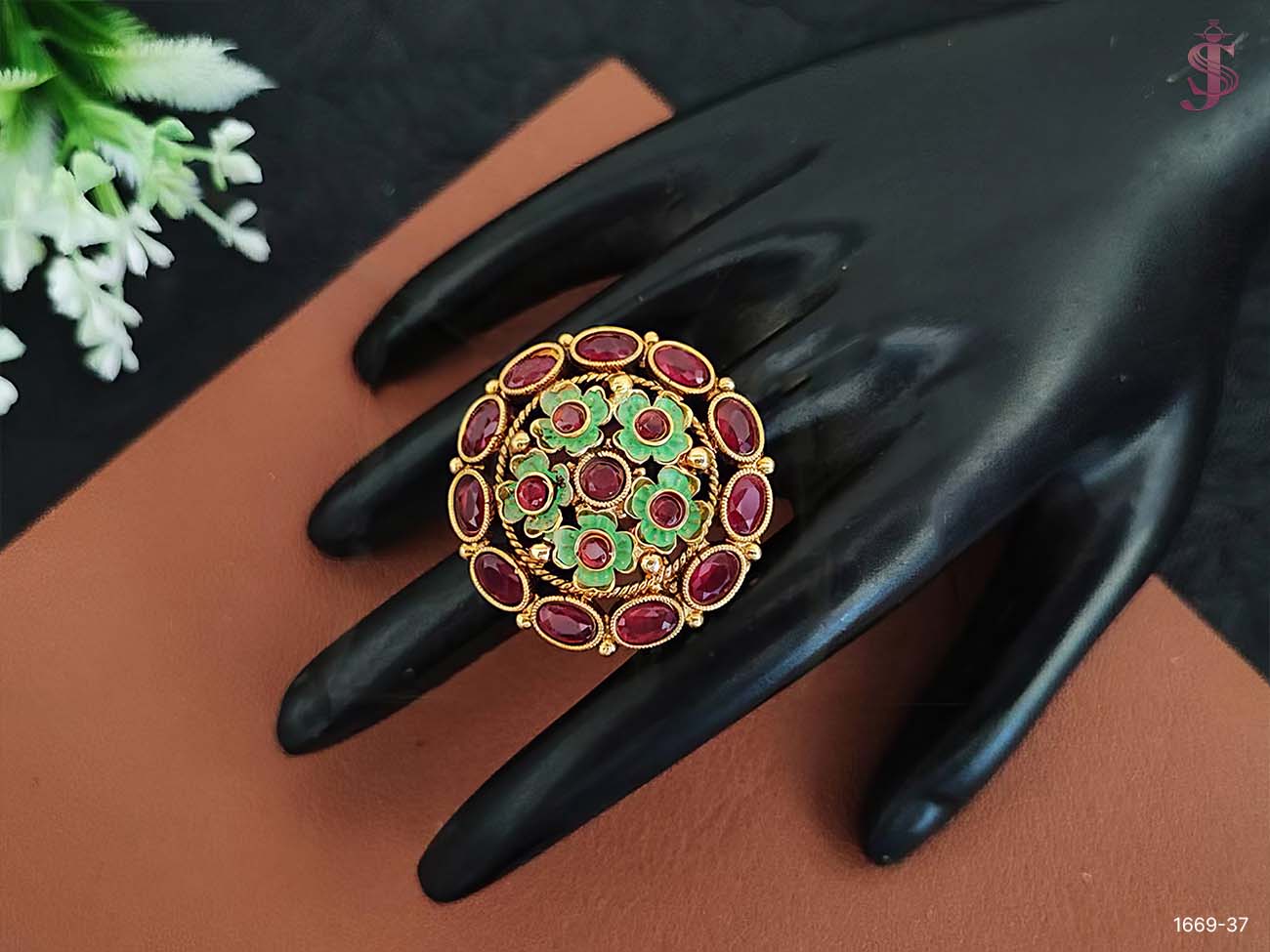 Antique flower finger ring