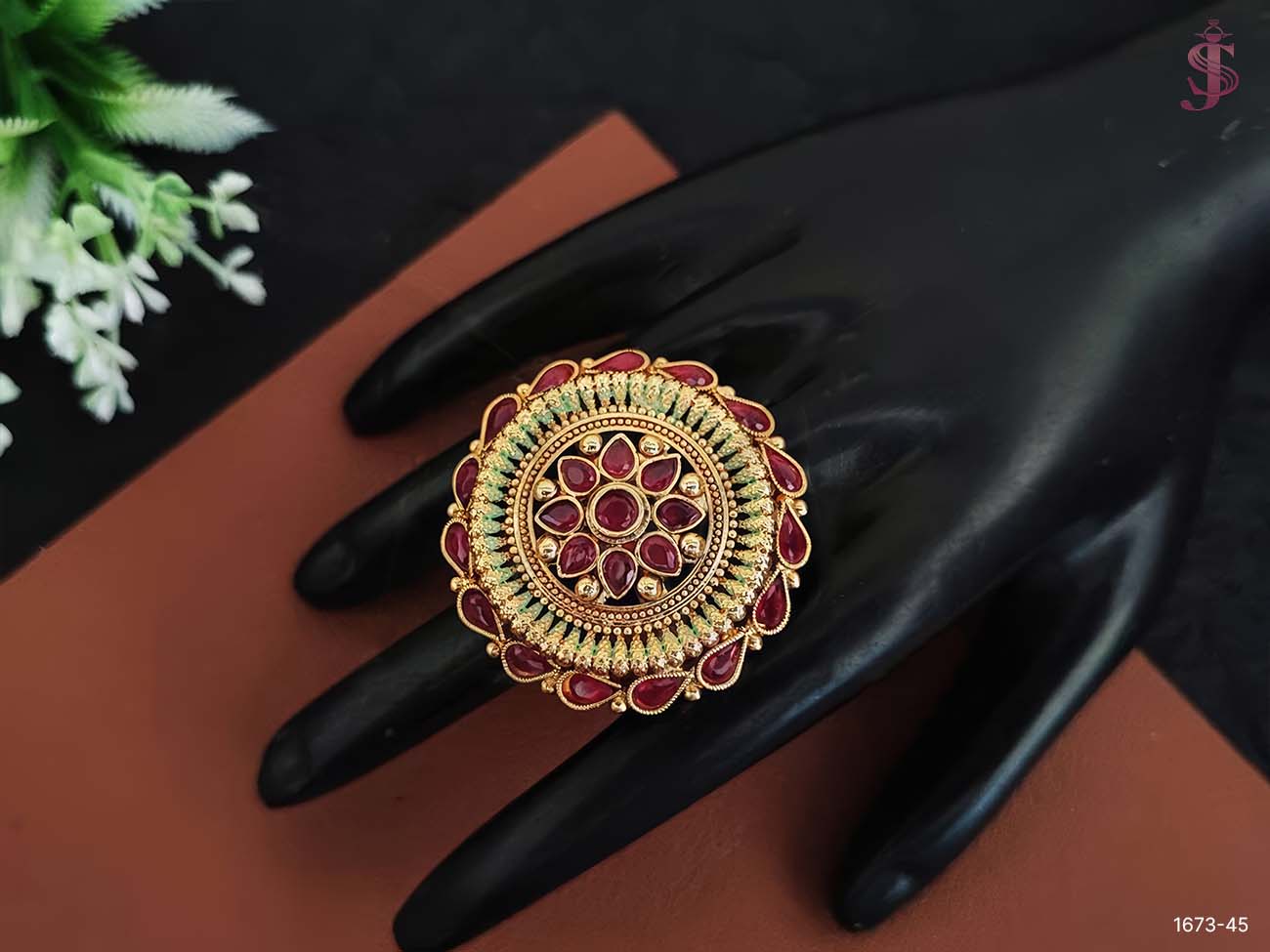 Flower antique finger ring