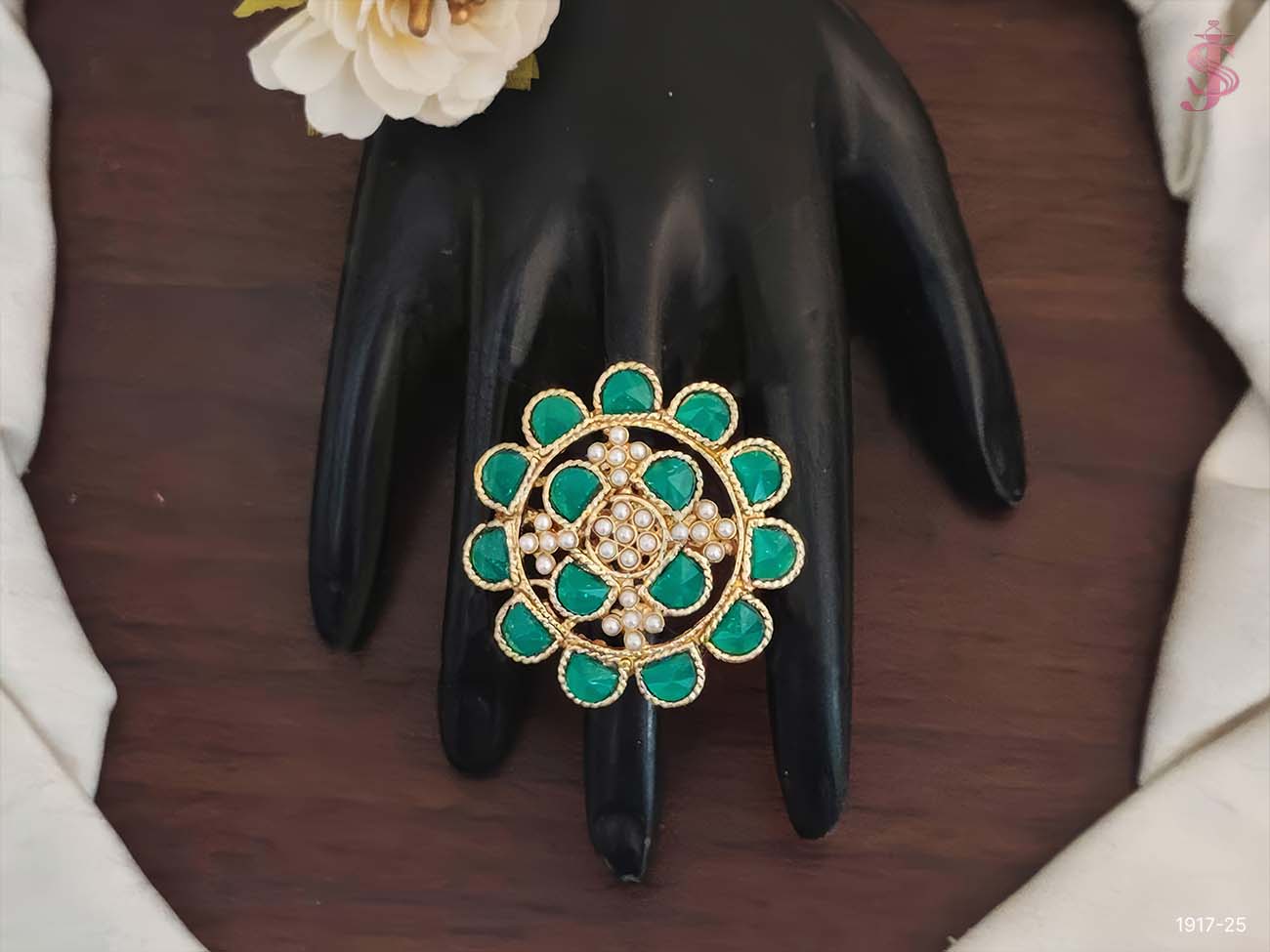 Flower Kundan finger ring