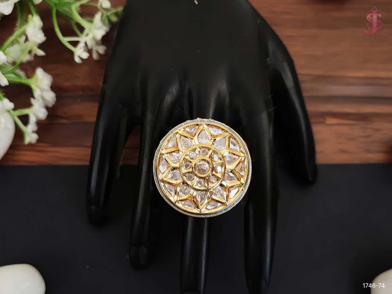 Flower Kundan finger ring