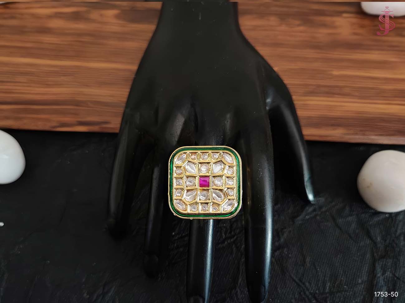 squre shape kundan finger ring