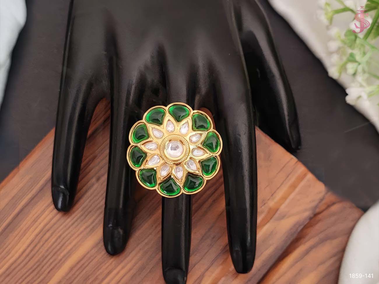 Flower Kundan finger ring