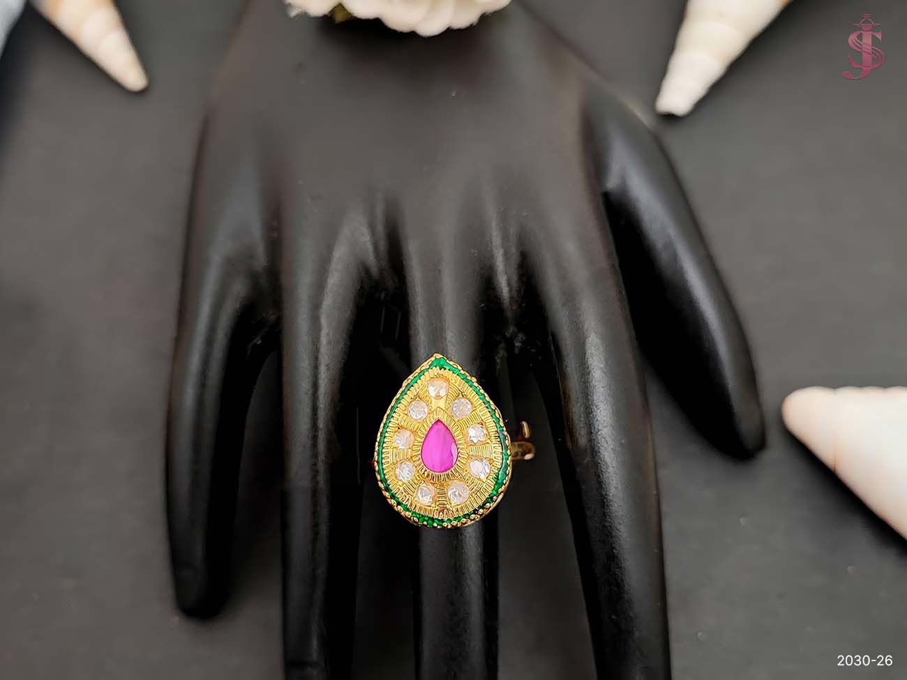 Paan shape Kundan Finger Ring